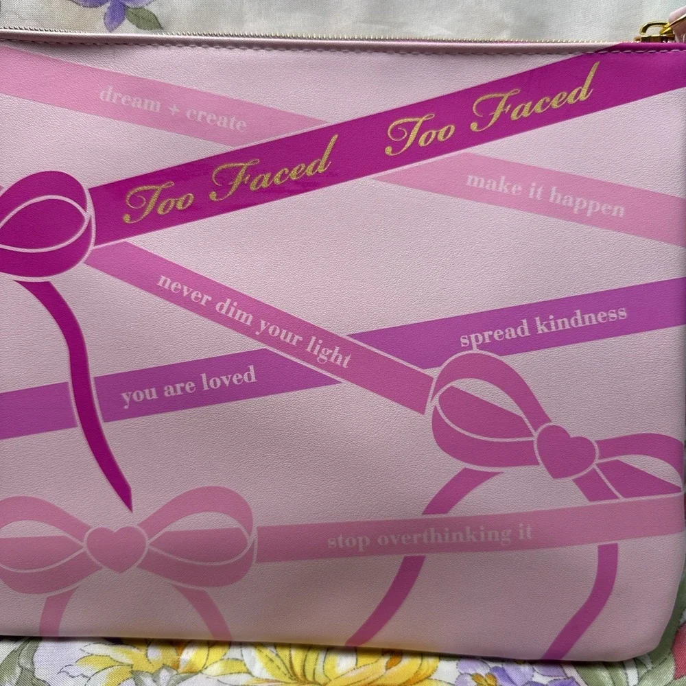 Too Faced closure pouch please