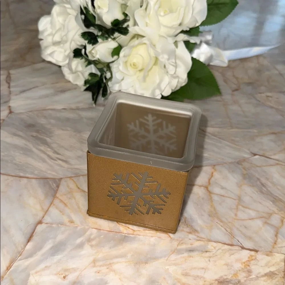 N/A elegant gold