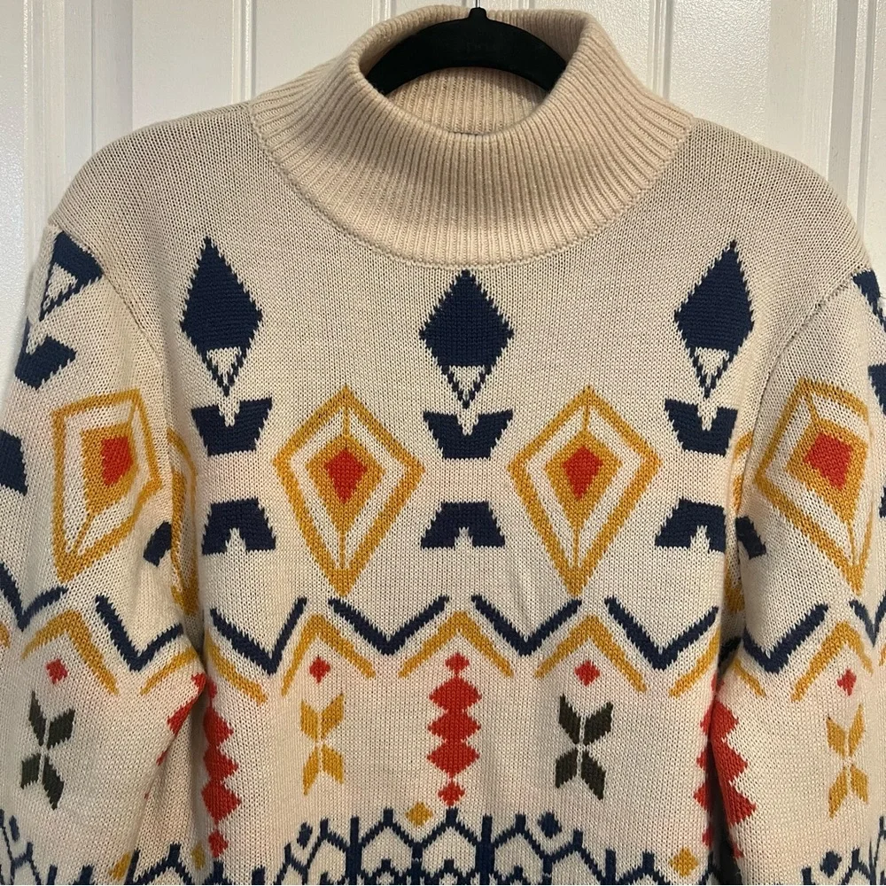 Paisley & Gray stylish sweater