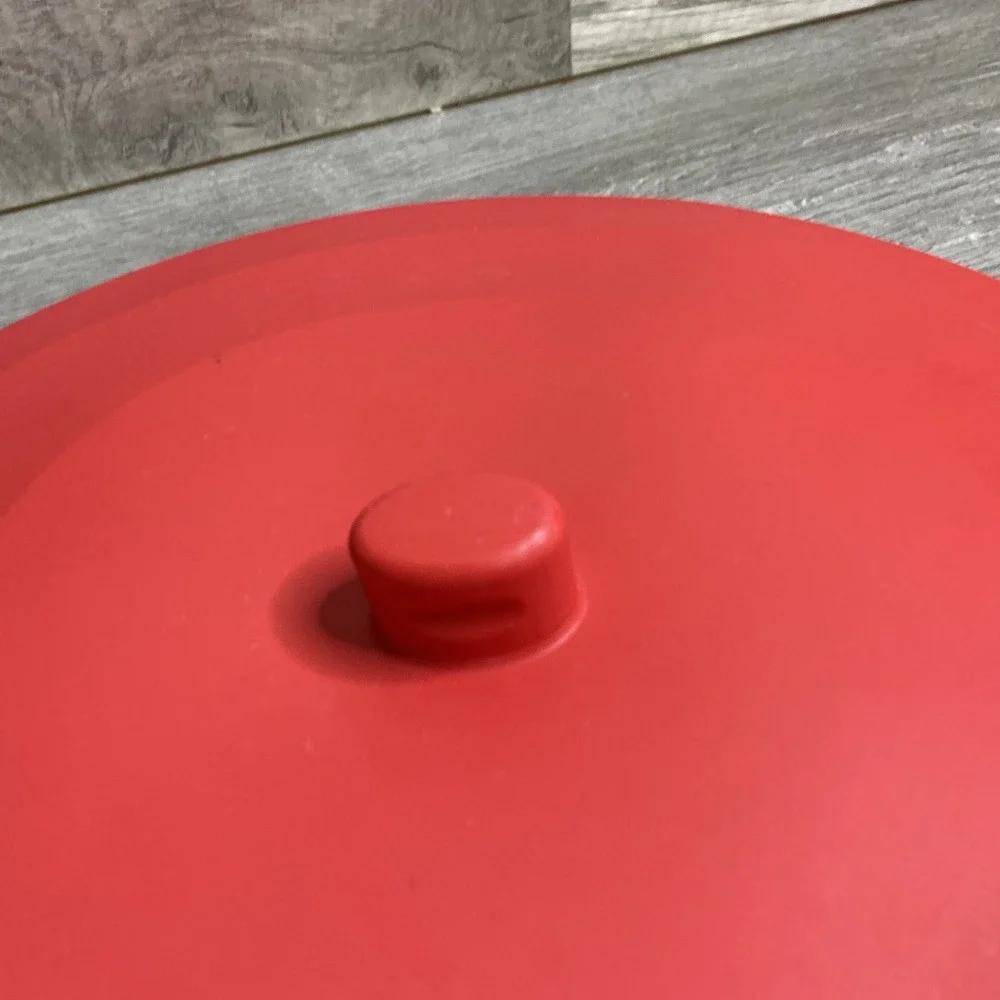 The Unbranded Brand 10 red