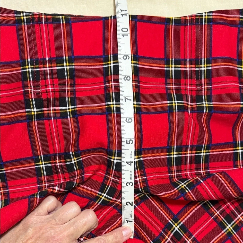 Peter Nygard plaid pull