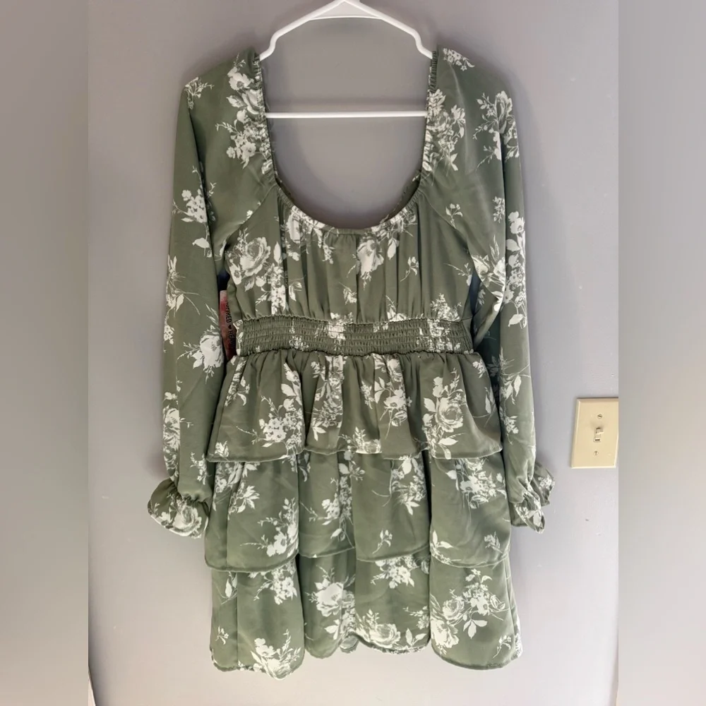 Inspired Hearts Womens Dress M Green Floral Ruffled Tired Mini Long Sleeve New