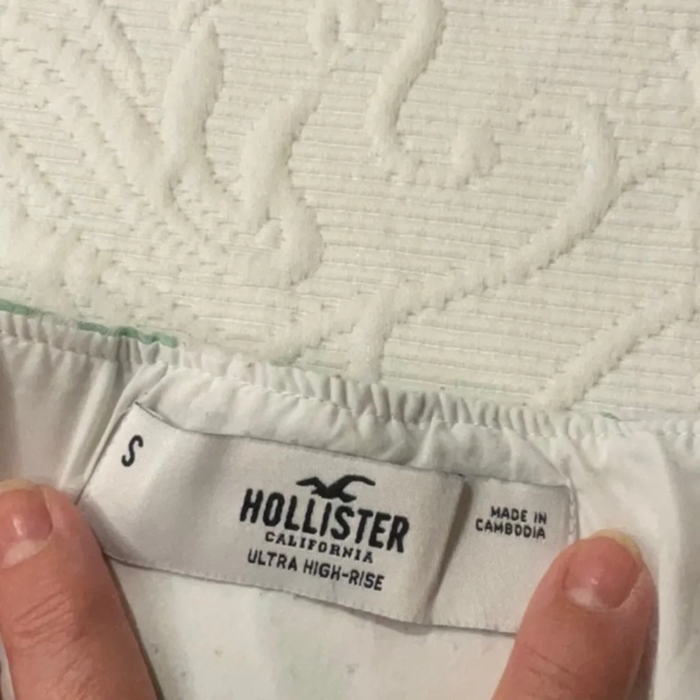 Hollister vibrant skater