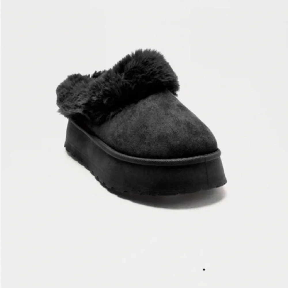 Ready For The Blizzard Fur Trim Booties NEW 🏷️