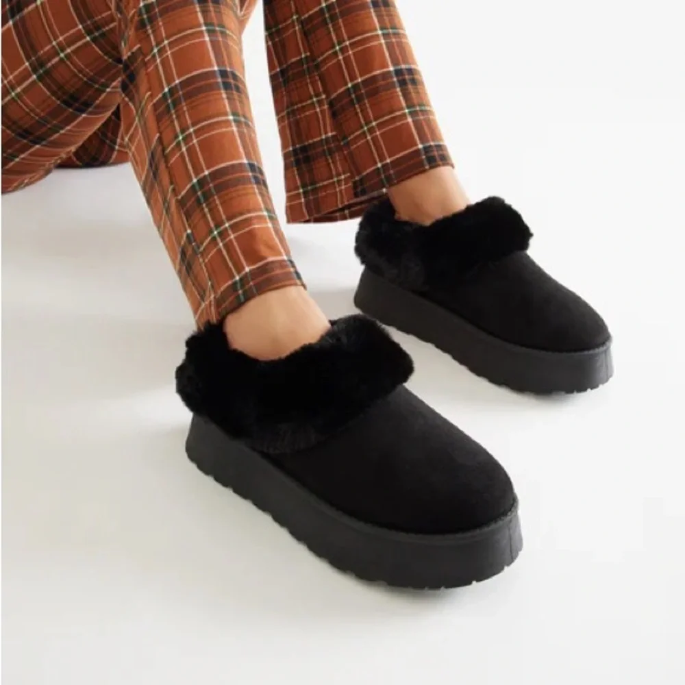 Ready For The Blizzard Fur Trim Booties NEW 🏷️
