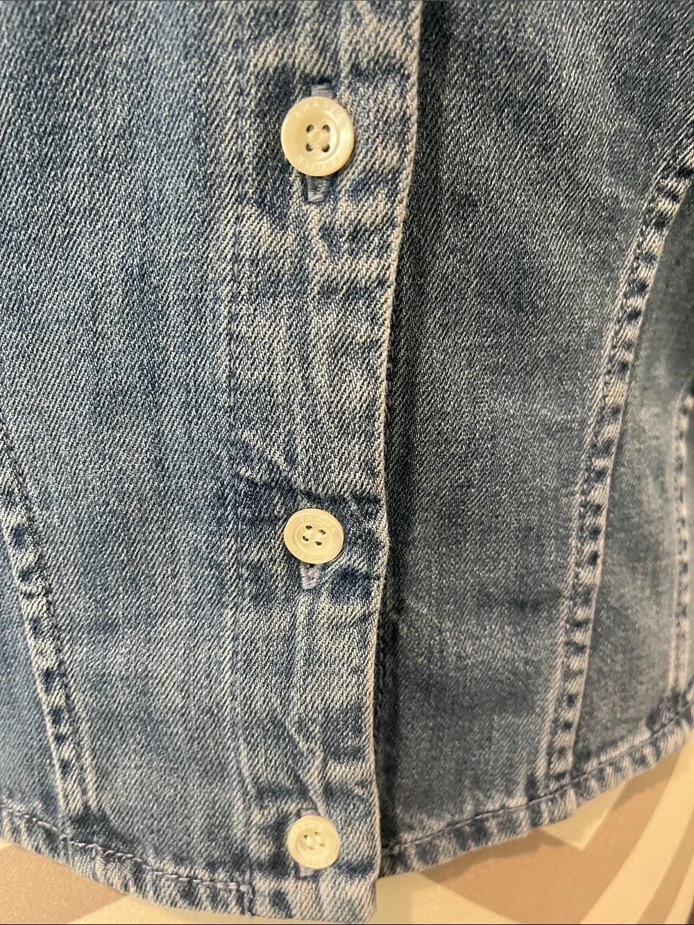 FRAME Denim Cropped Cotton Shirt in Shoreline Wash Size M