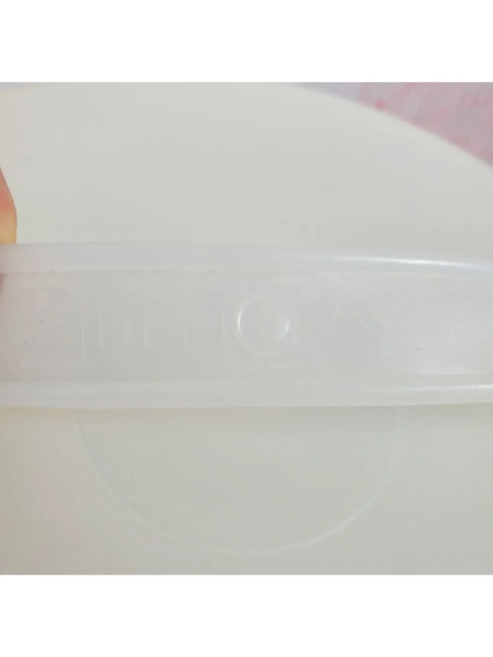 Tupperware ​• includes