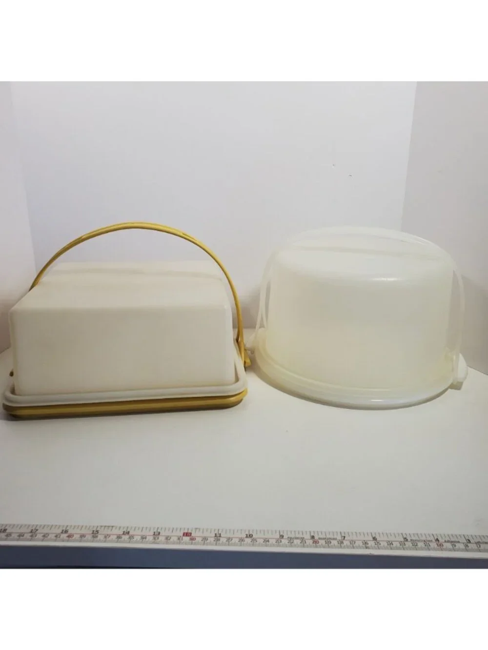 Tupperware ​• includes
