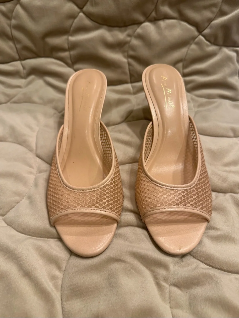 Anne Michelle stylish nude