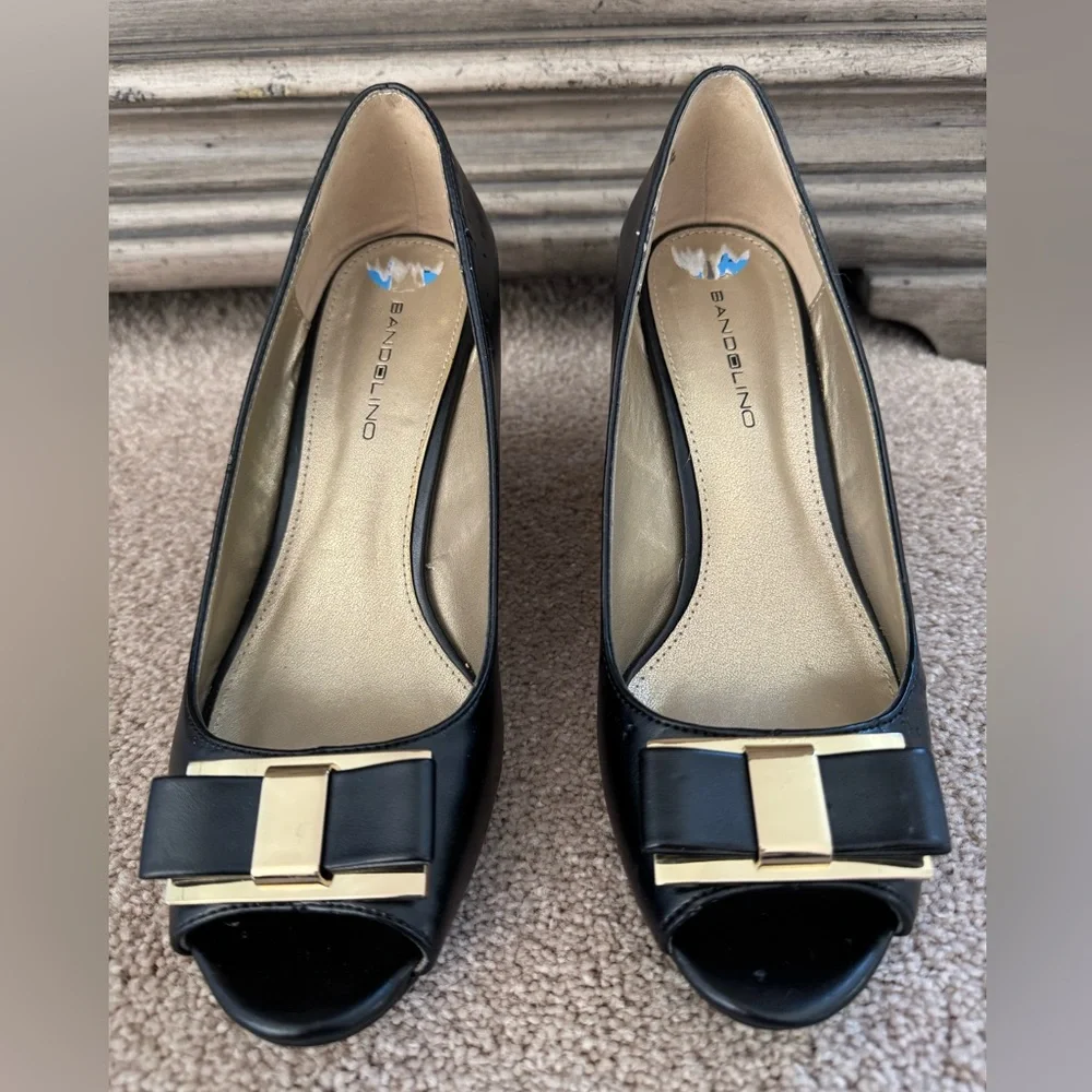 Bandolino Black Peep Toe Wedges Block Heels Bow Pump Gold Leather Metallic
