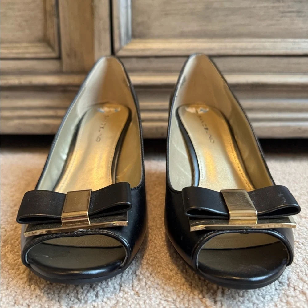 Bandolino Black Peep Toe Wedges Block Heels Bow Pump Gold Leather Metallic
