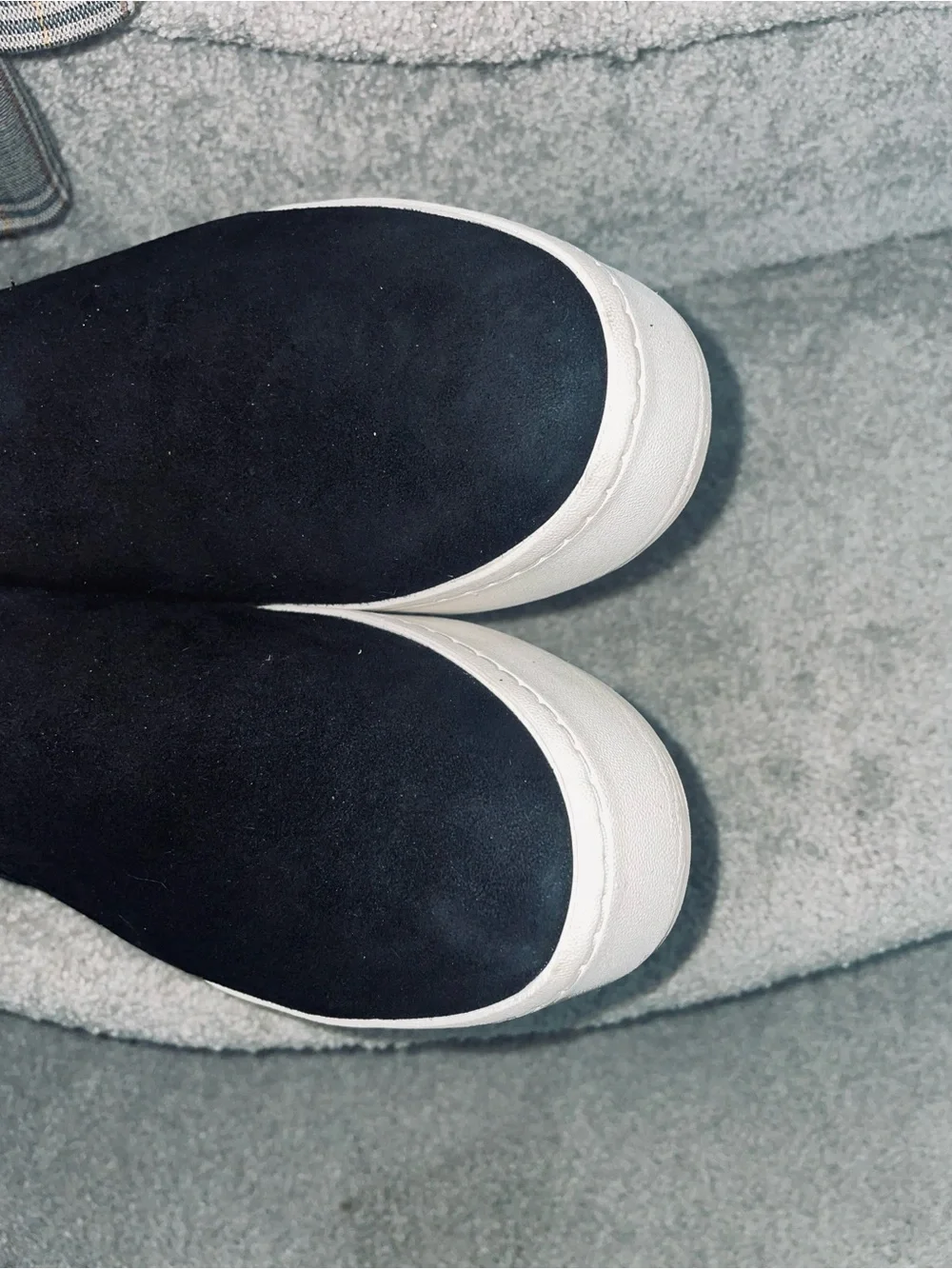 Vince comfortable black