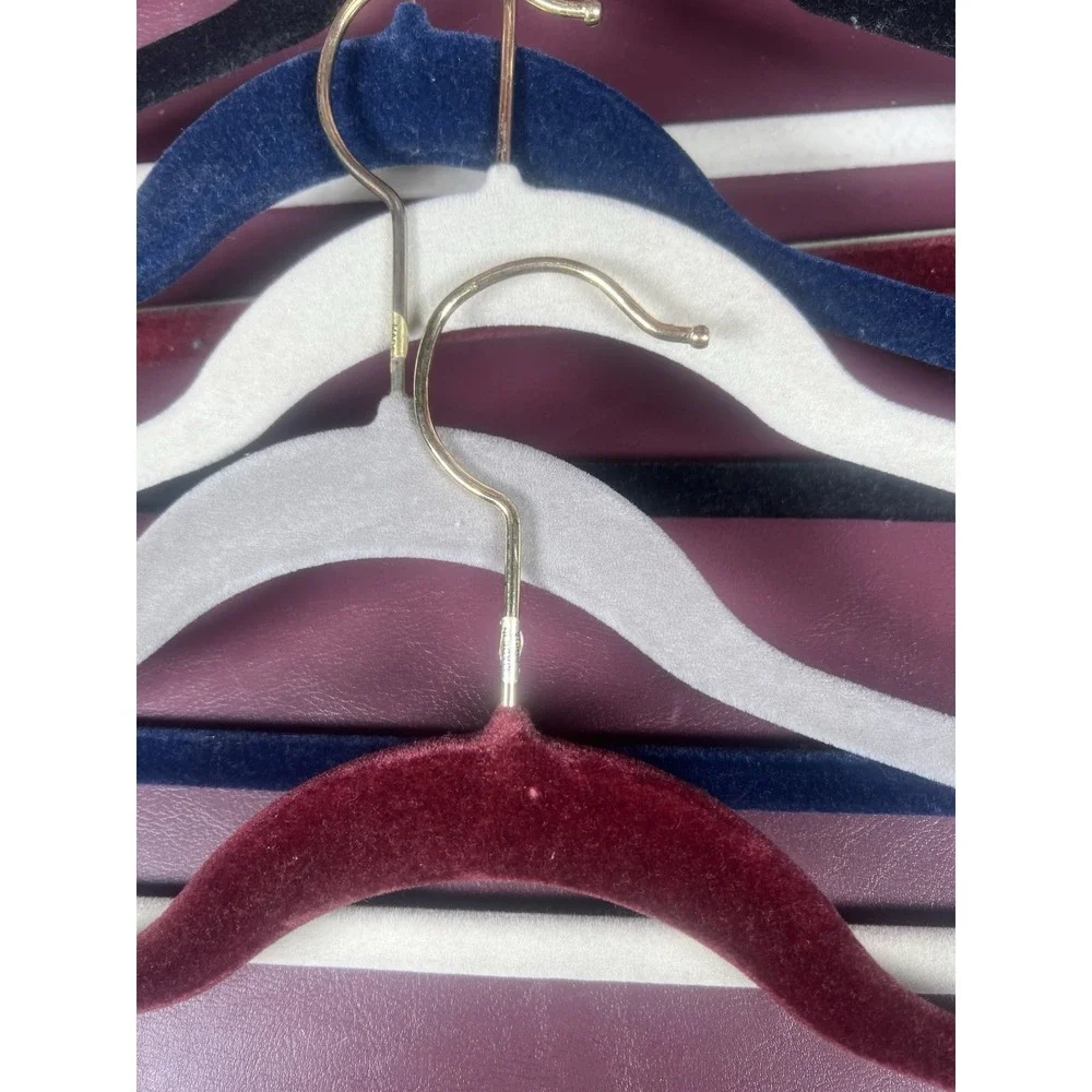 The Unbranded Brand 18 velvet