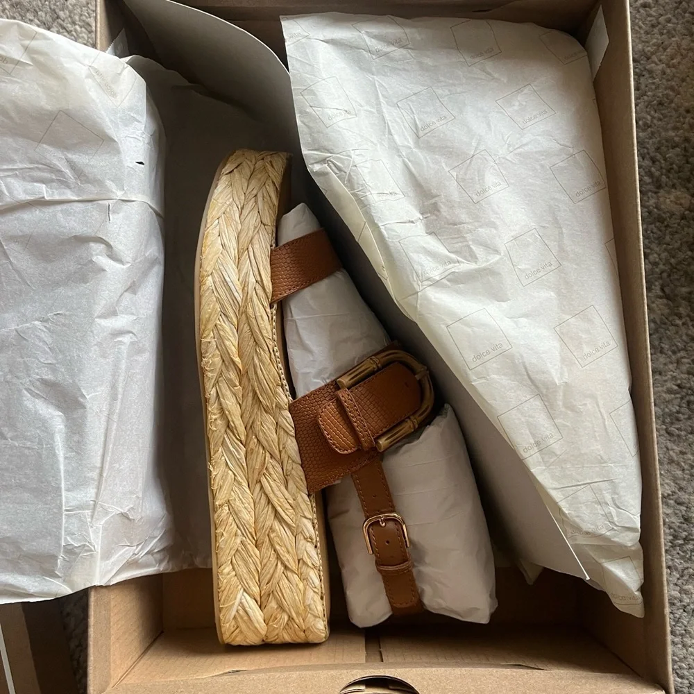 Dolce Vita your nwt buckle