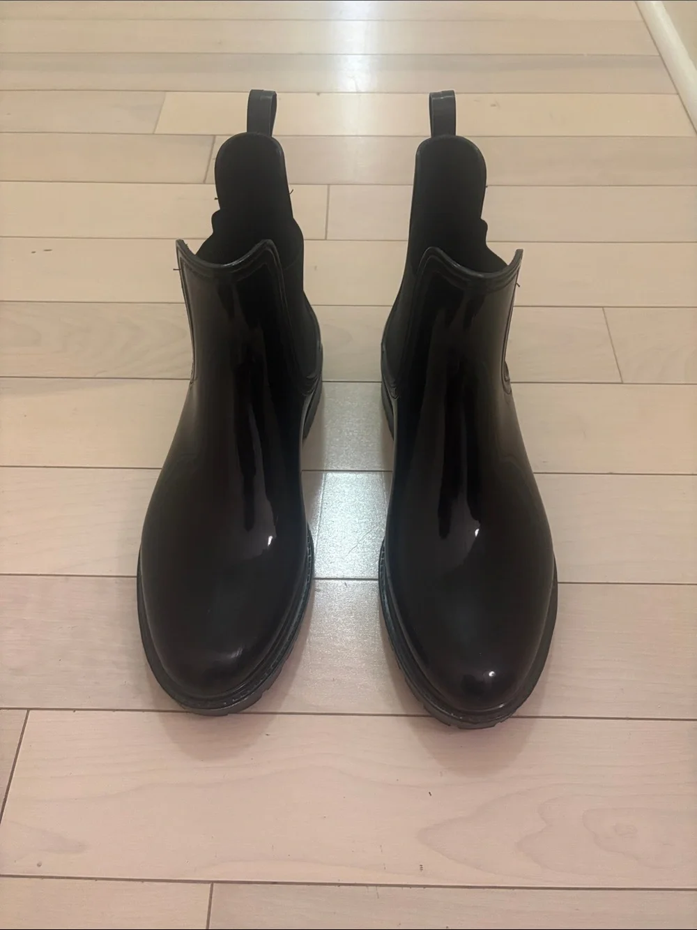 Women’s Black Gloss Chelsea Boots - Sleek Slip-On Design