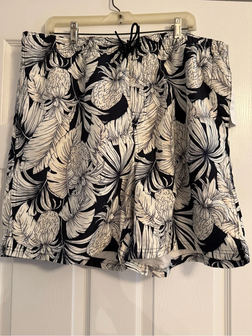 Old Navy Men’s Black and White Tropical Print Swim Trunks