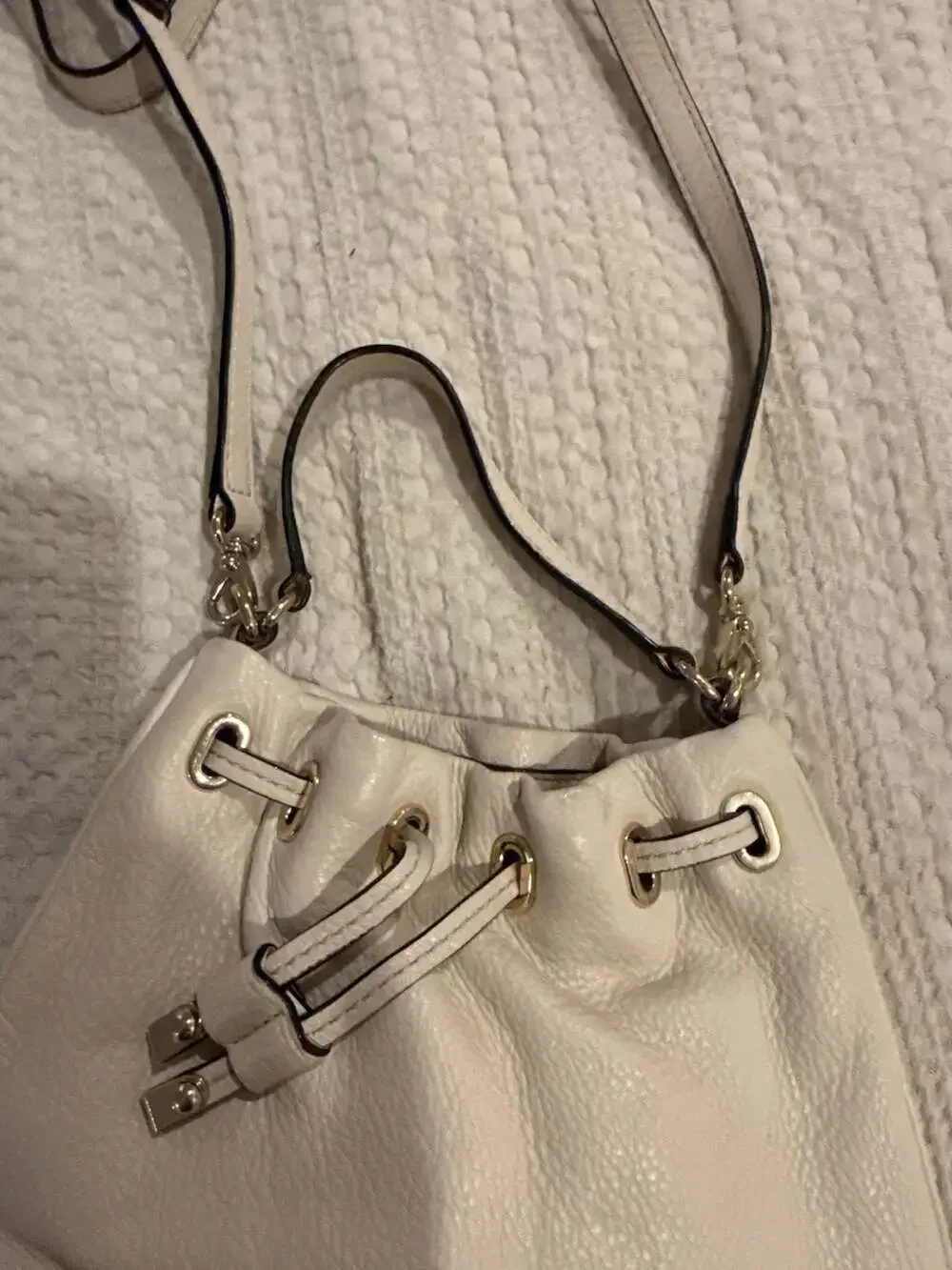 Kate Spade details included bag