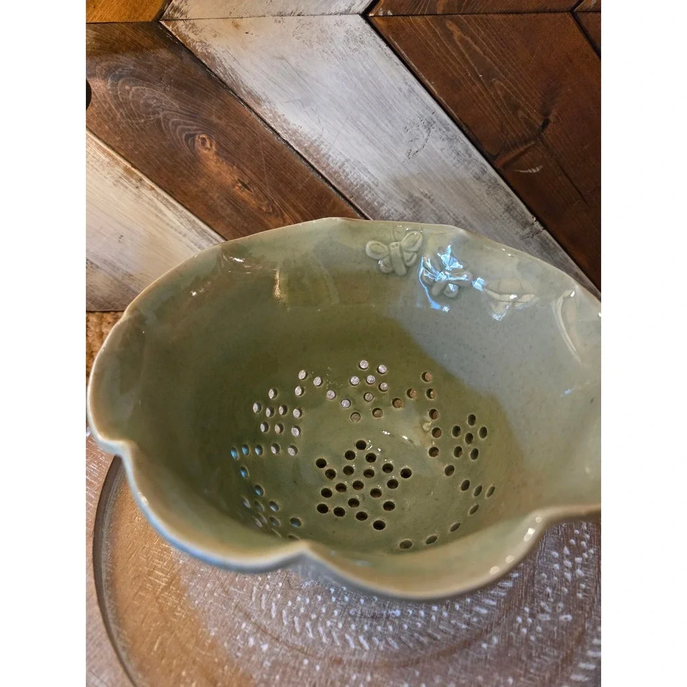 N/A ceramic berry