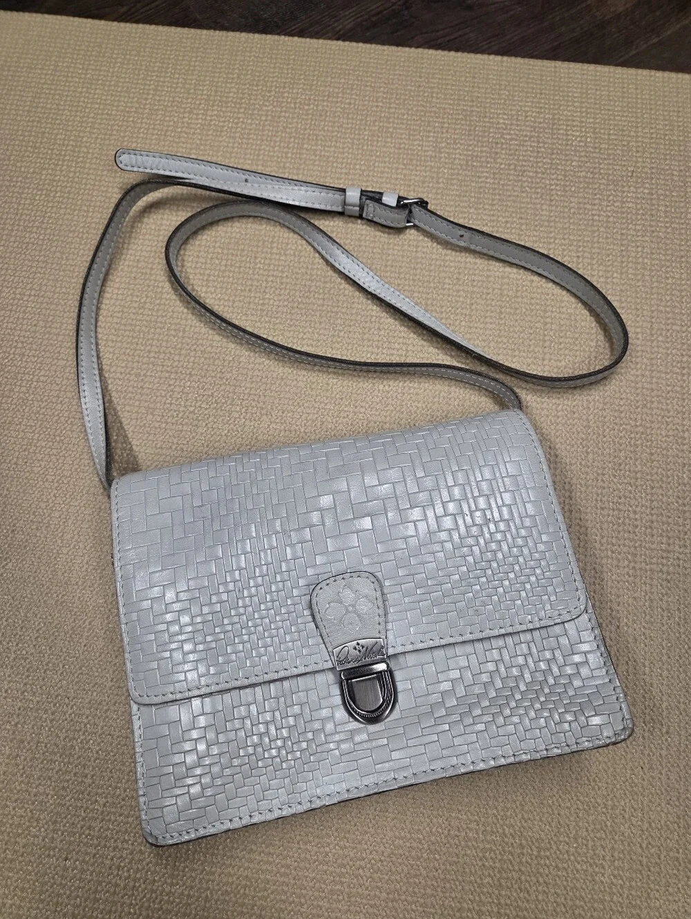 Patricia Nash Light Grey Woven Leather Convertible Crossbody Bag / Clutch Wallet