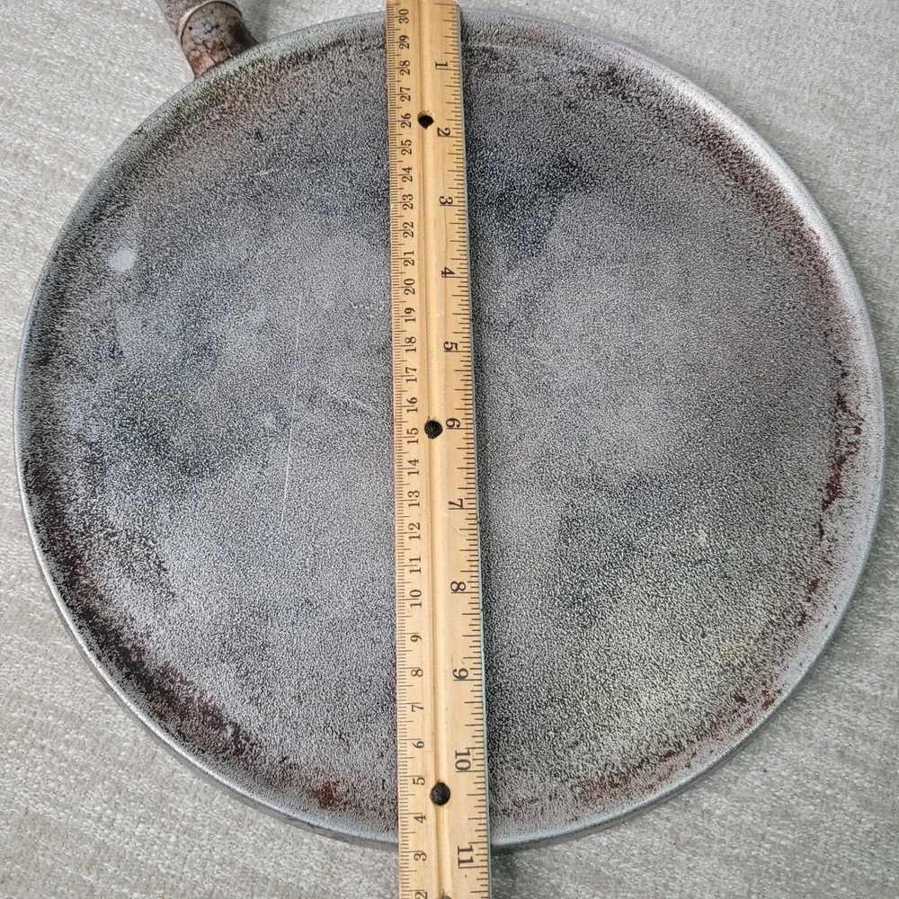 Unbranded vintage round