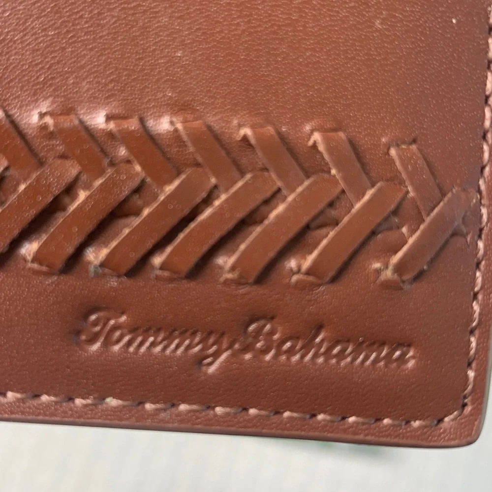 Tommy Bahama box double