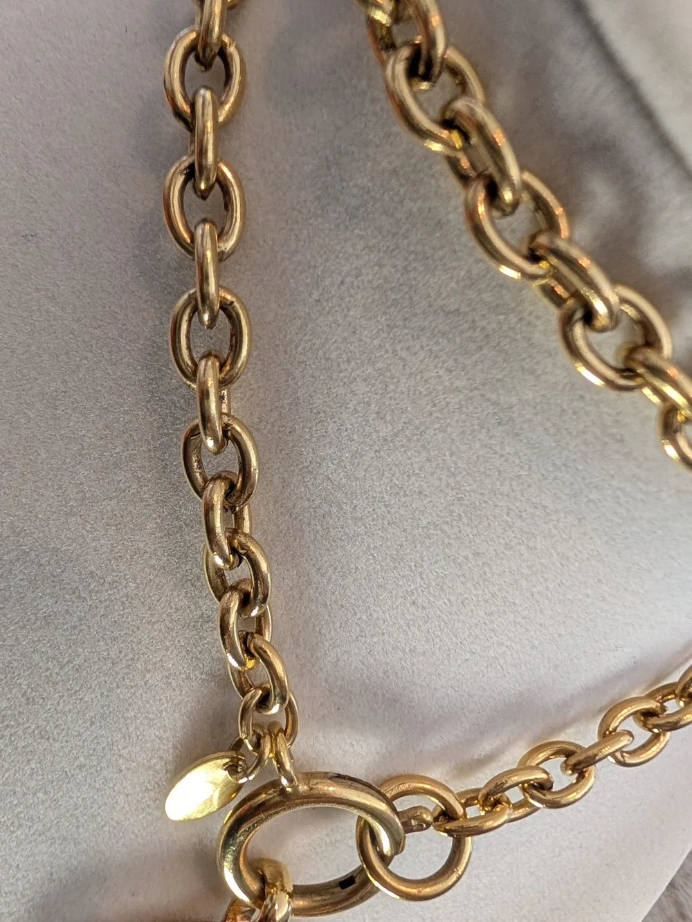 CHANEL excellent