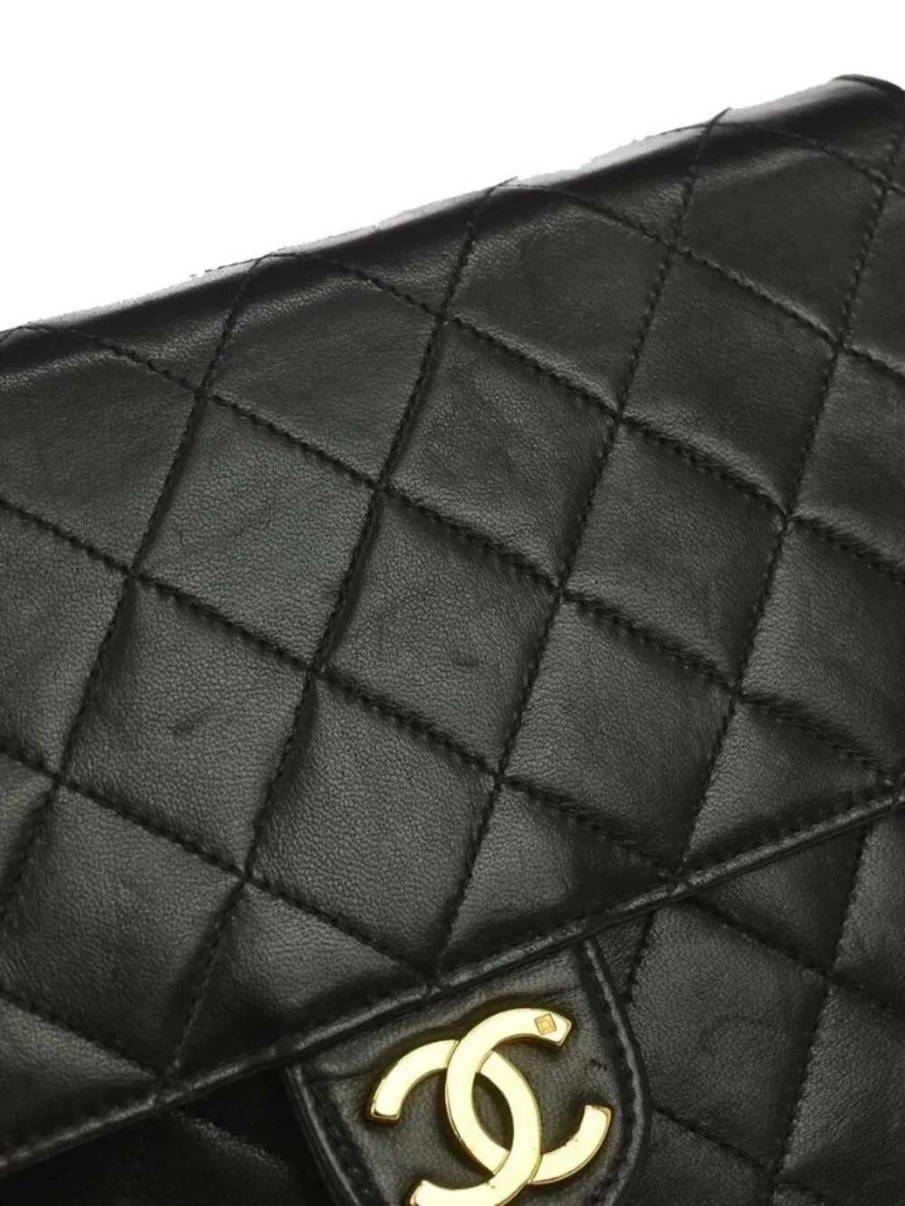 CHANEL outside 	ab
