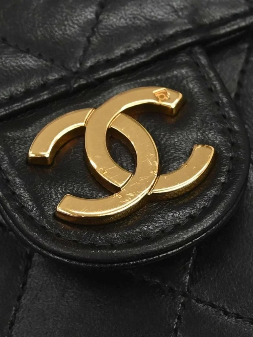 CHANEL outside 	ab