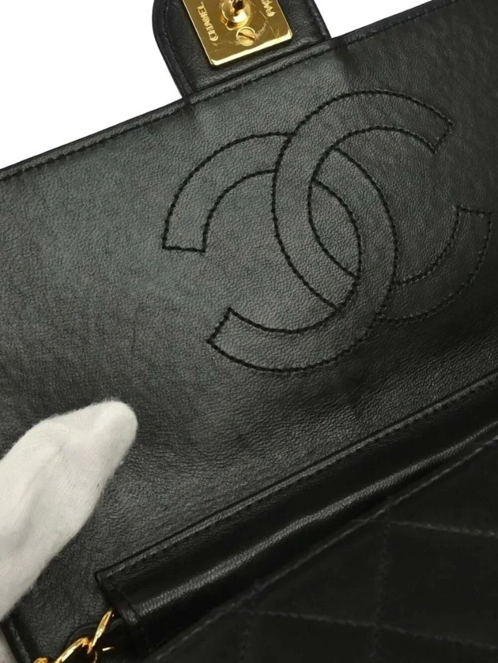 CHANEL outside 	ab