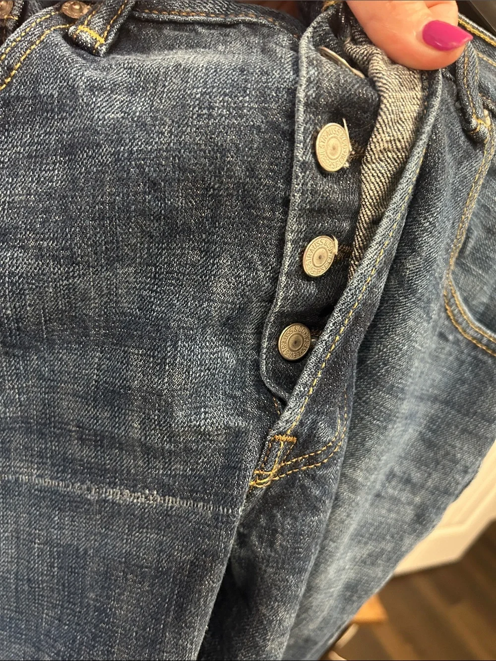 Levi's Men's Bootcut Jeans in Medium Blue Wash Size 34x32 / Button fly