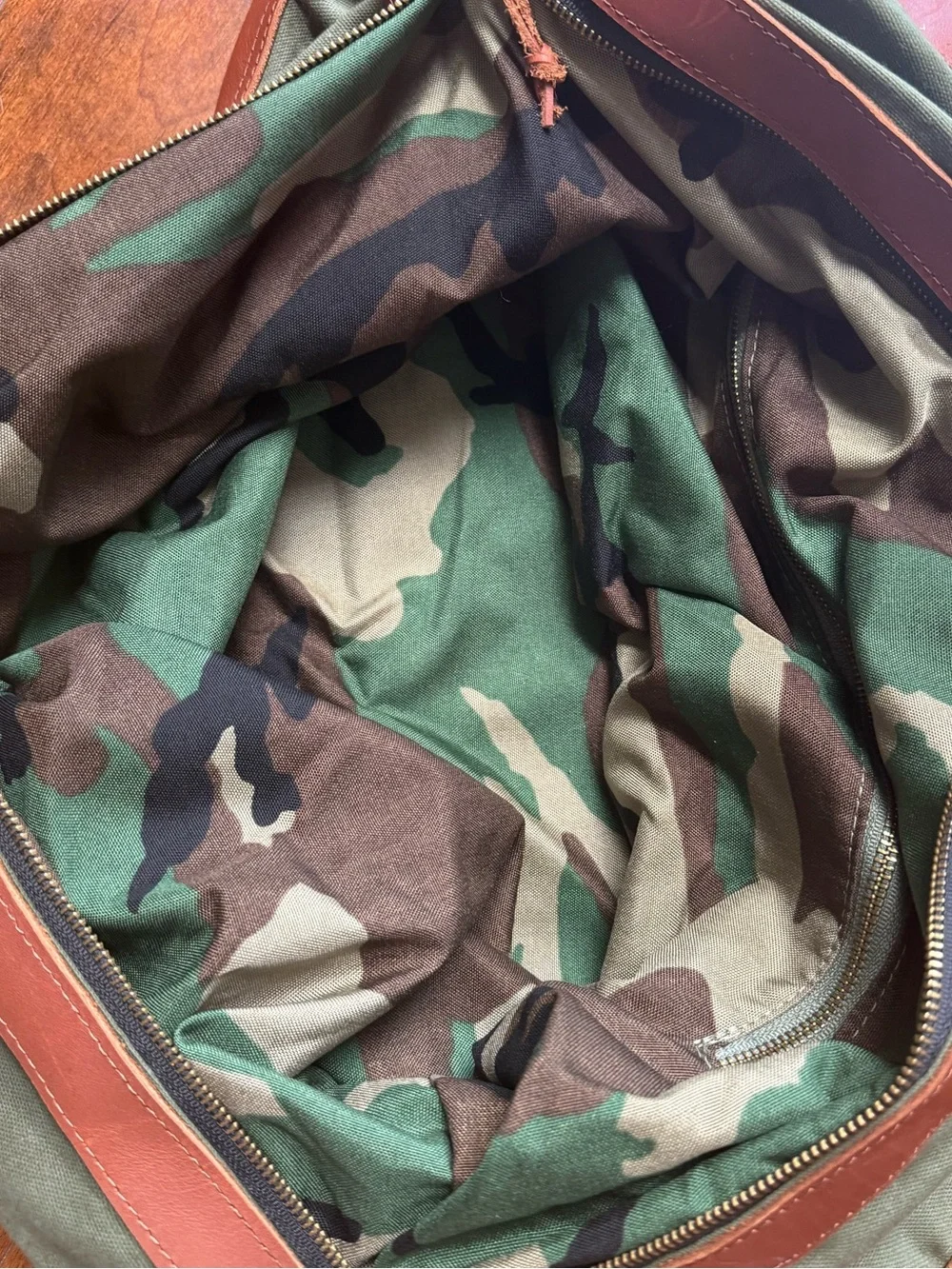 SWORD & PLOW HOLIDAY INN BRANDED GREEN CANVAS/LEATHER CAMO LINED DUFFLE BAG~NWT