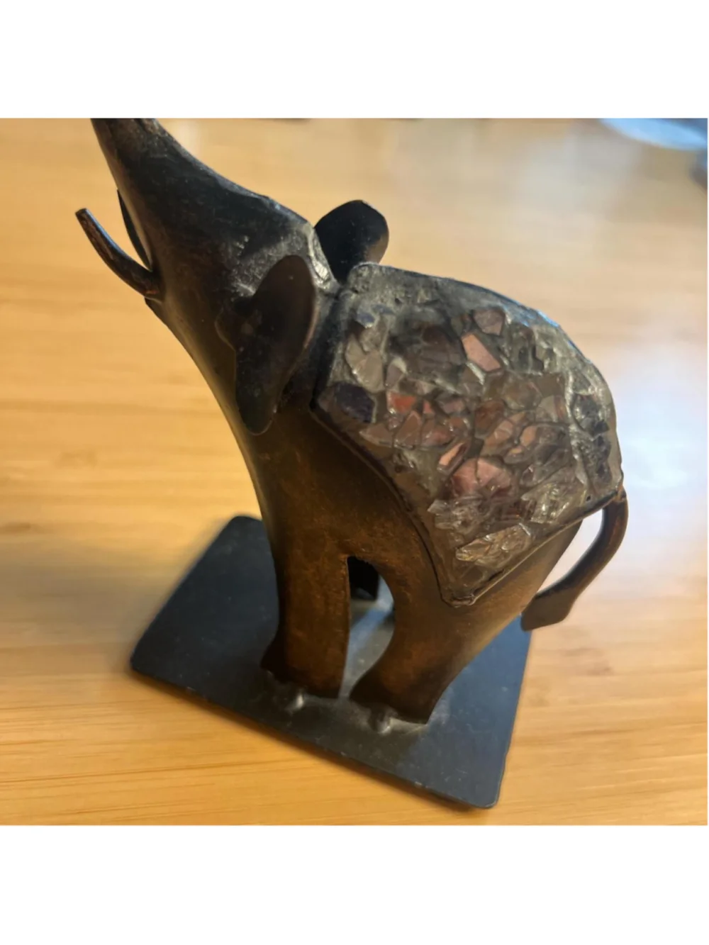 Other bronze elephant