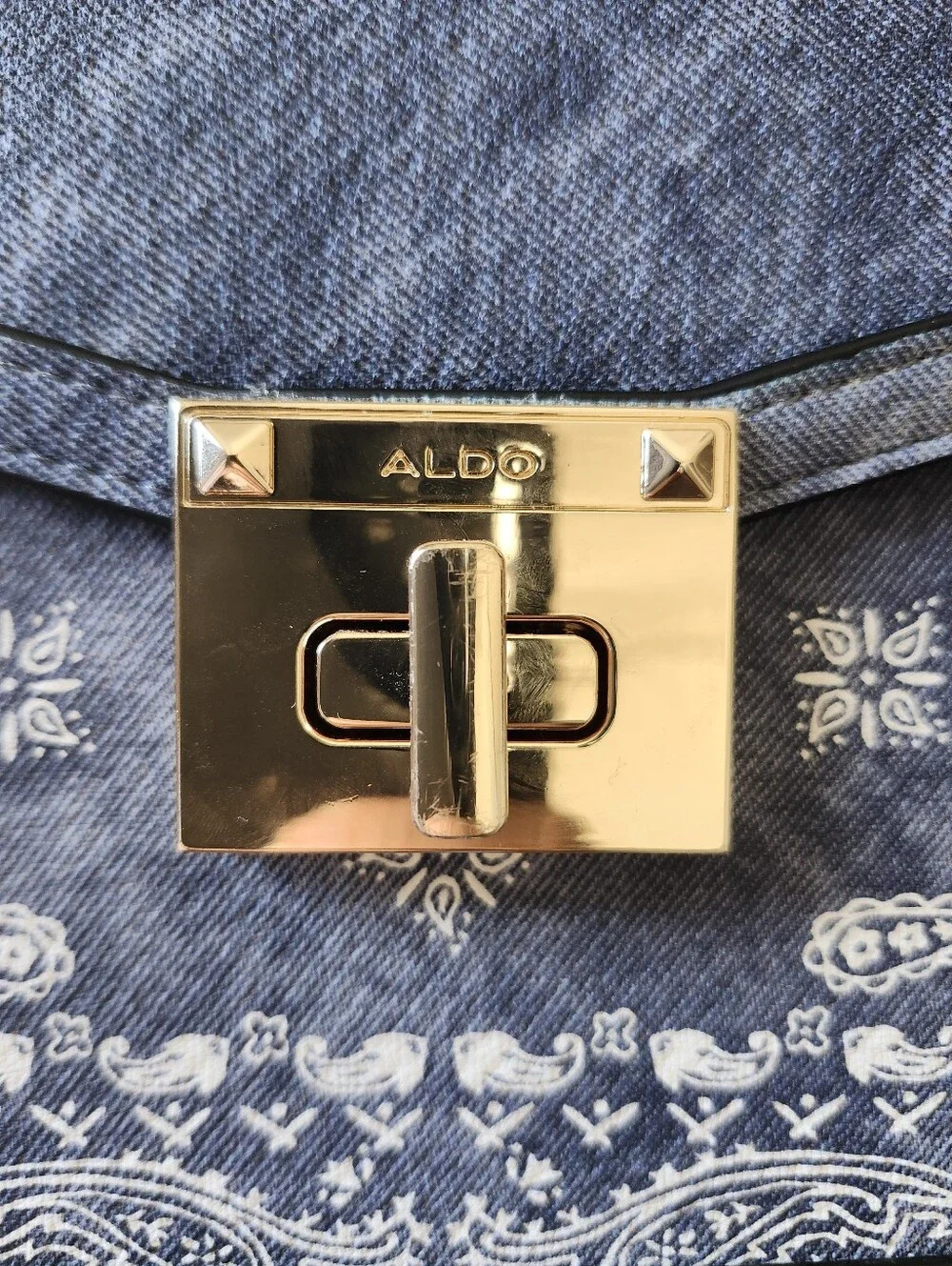 Aldo denim look