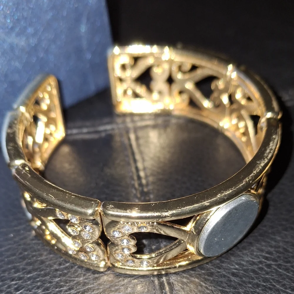 None elegant gold