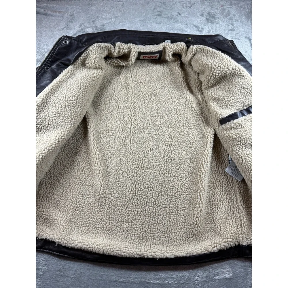 Levis levi men