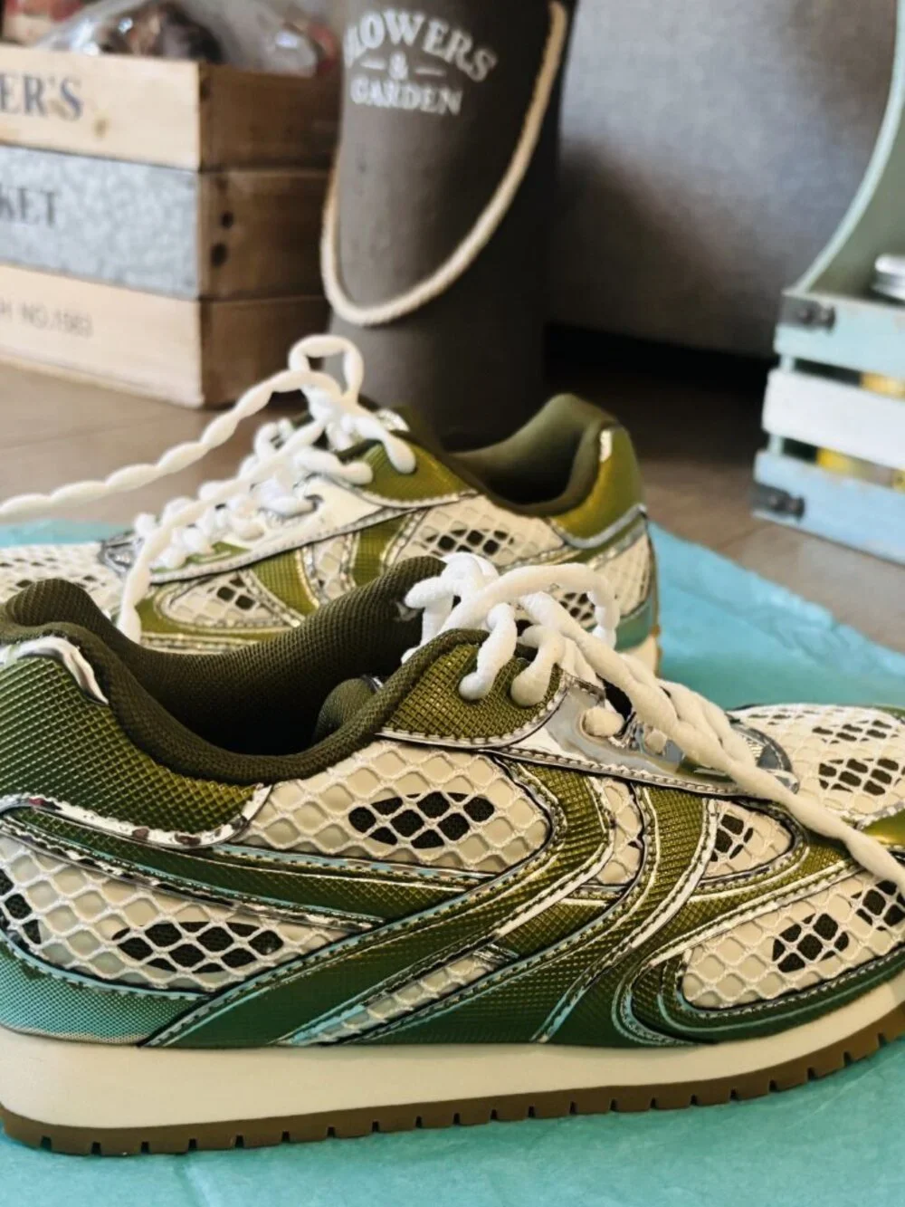 Steve Madden pager green