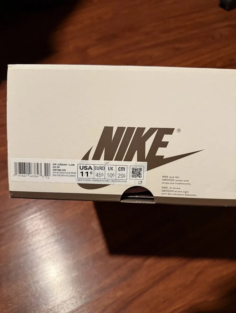 Nike sleek low