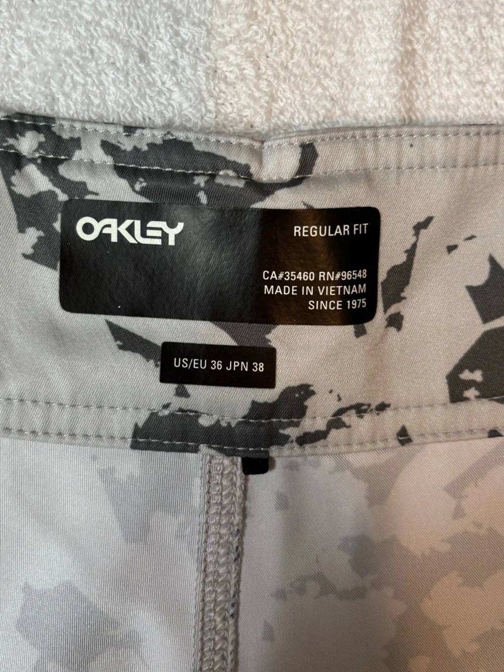 Oakley Swim Trunks Gray Black Abstract Print Size 36 Summer Casual Beach Shorts
