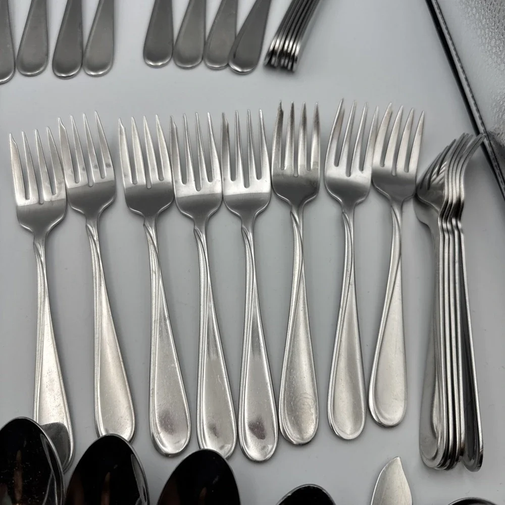 Oneida 76 pcs