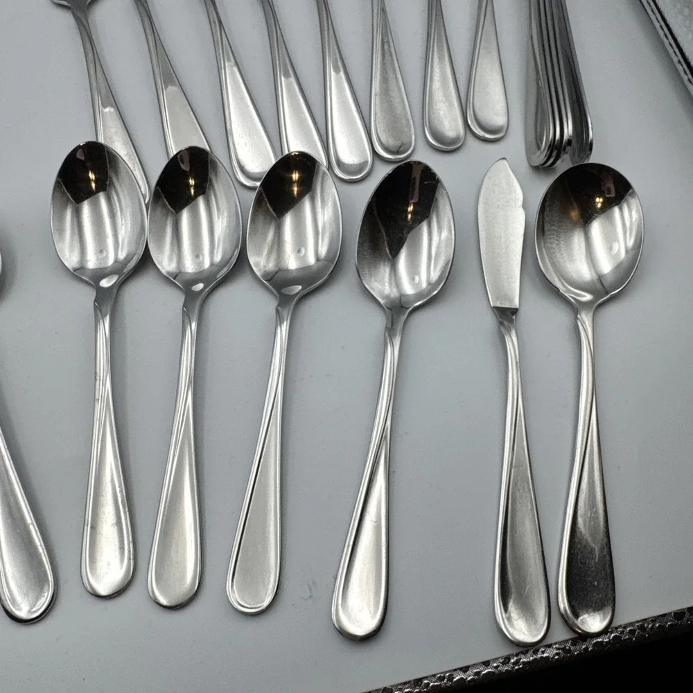Oneida 76 pcs