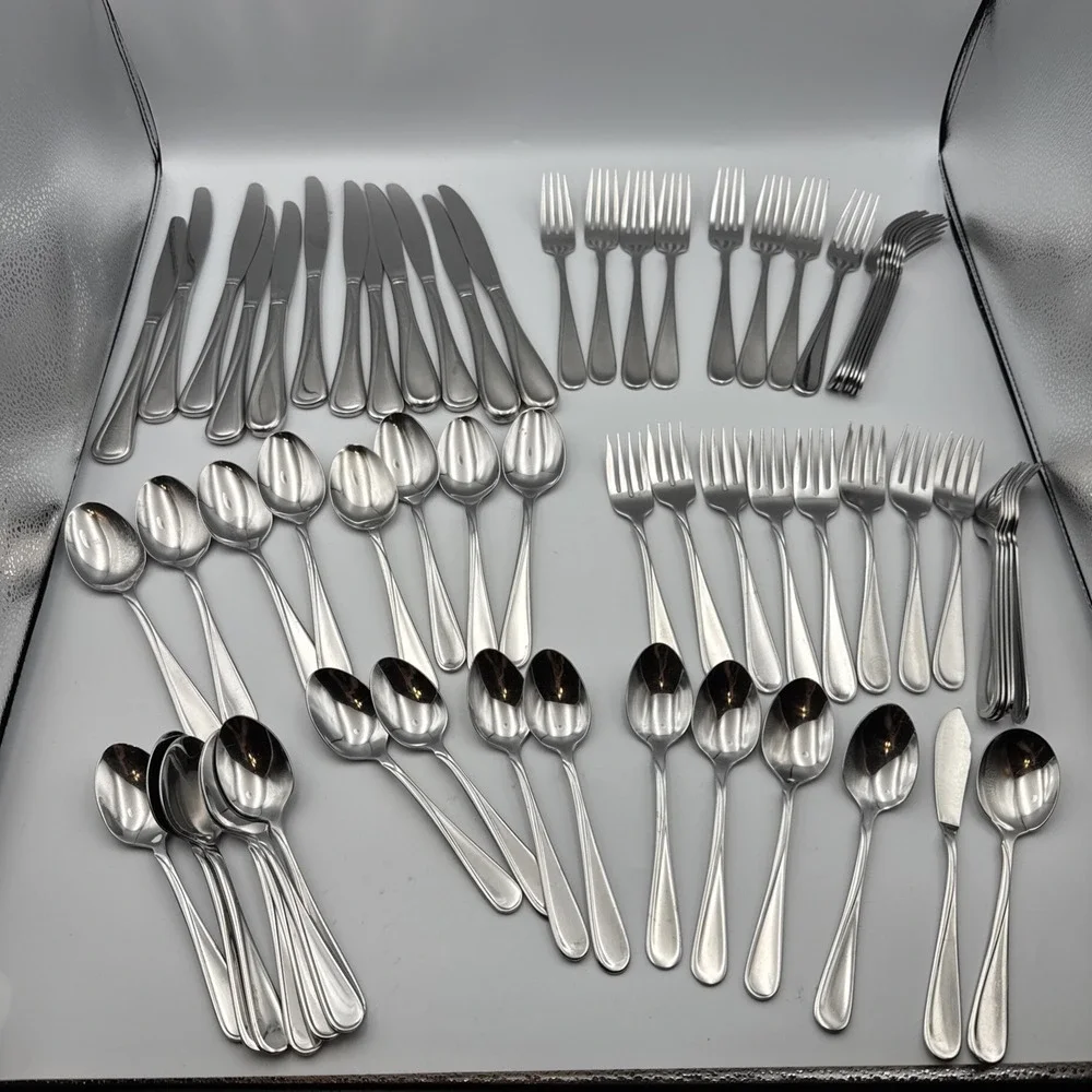 Oneida 76 pcs