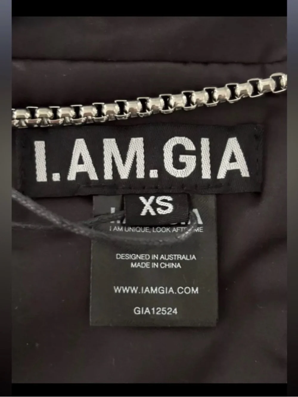 I.AM.GIA sleek black