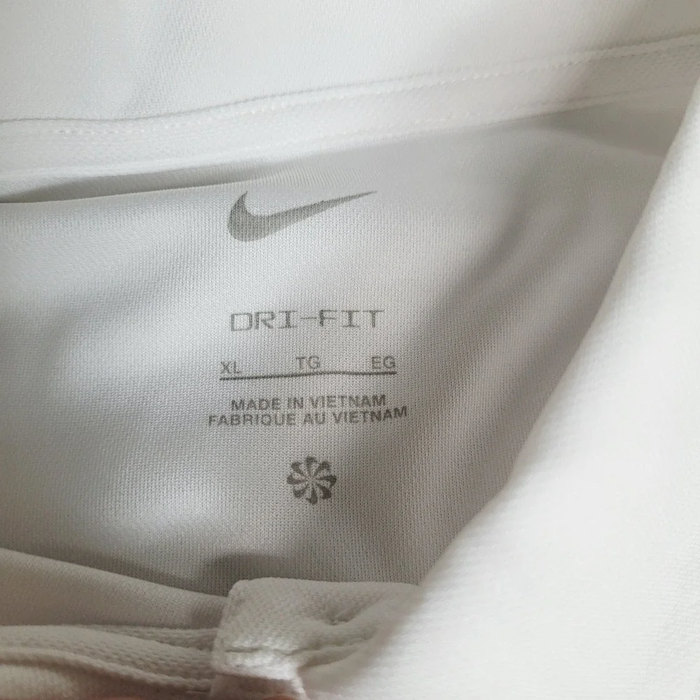 Nike crisp white