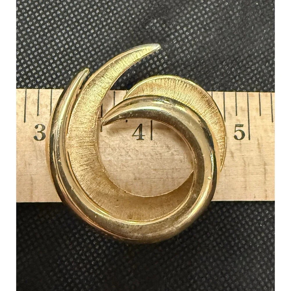 Trifari vintage crown