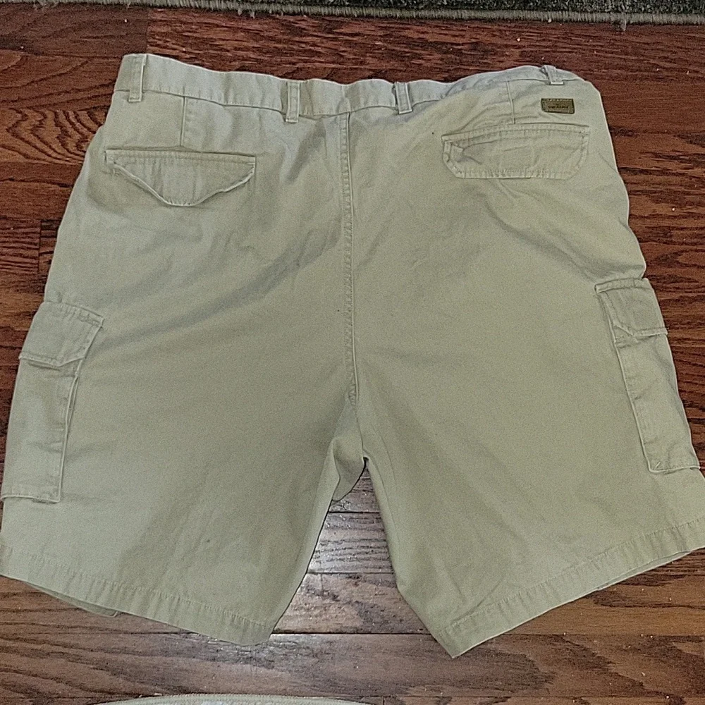 Dockers smoke relaxed