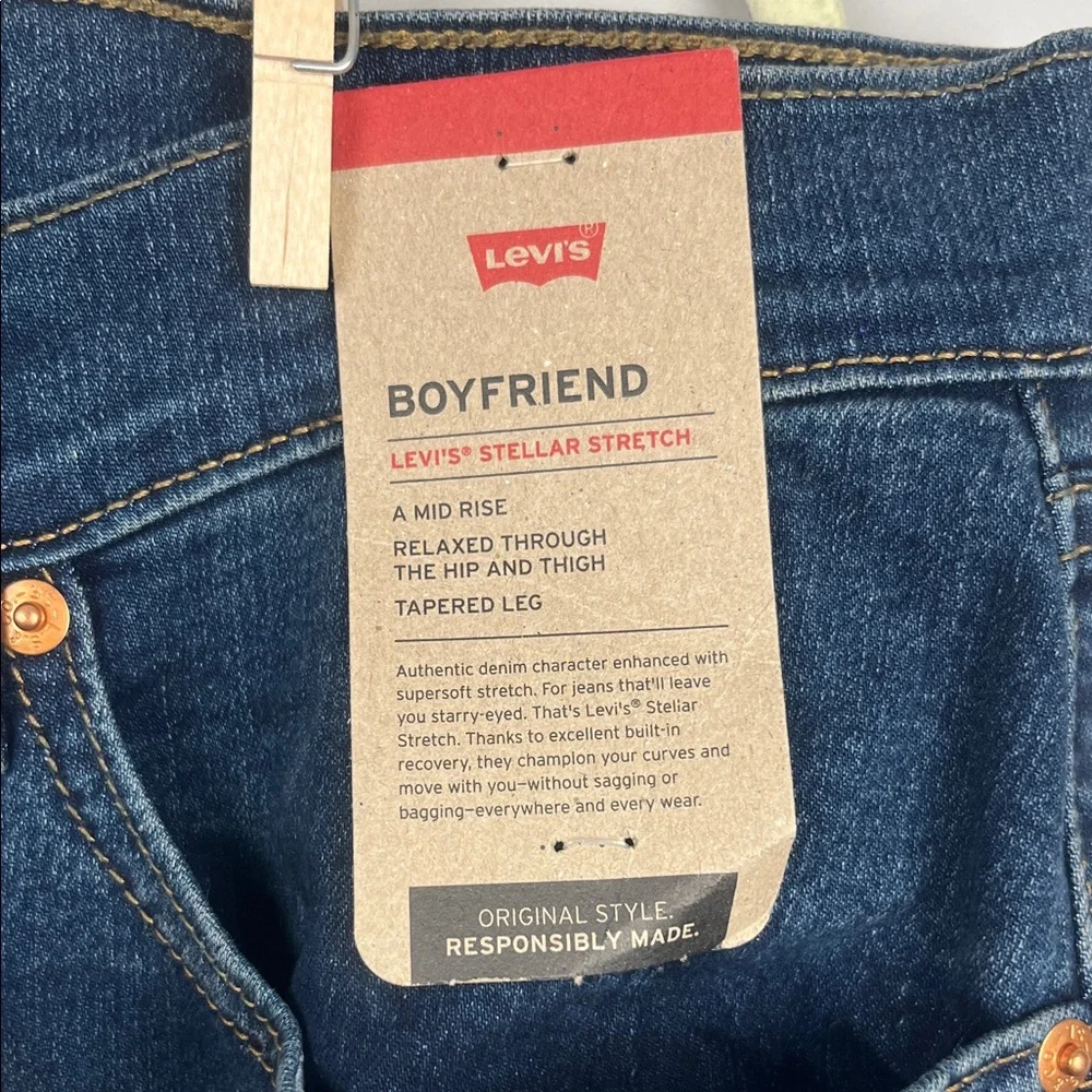 NWT Levi's Womens Boyfriend Fit Jeans‎ - SZ 34