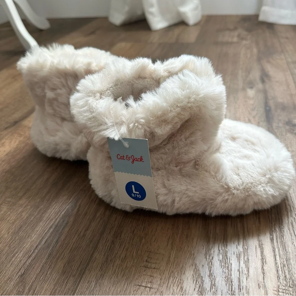NWT! Cat & Jack Girl’s Booties, Slippers, Non-skid, Easy‎ On, Faux Fur, L 9/10