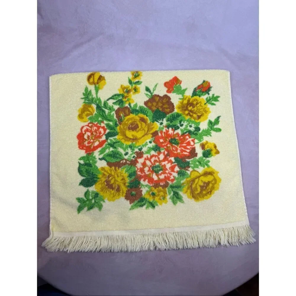 Vintage Flower Power Bath Towel 1970s Yellow 21x40”