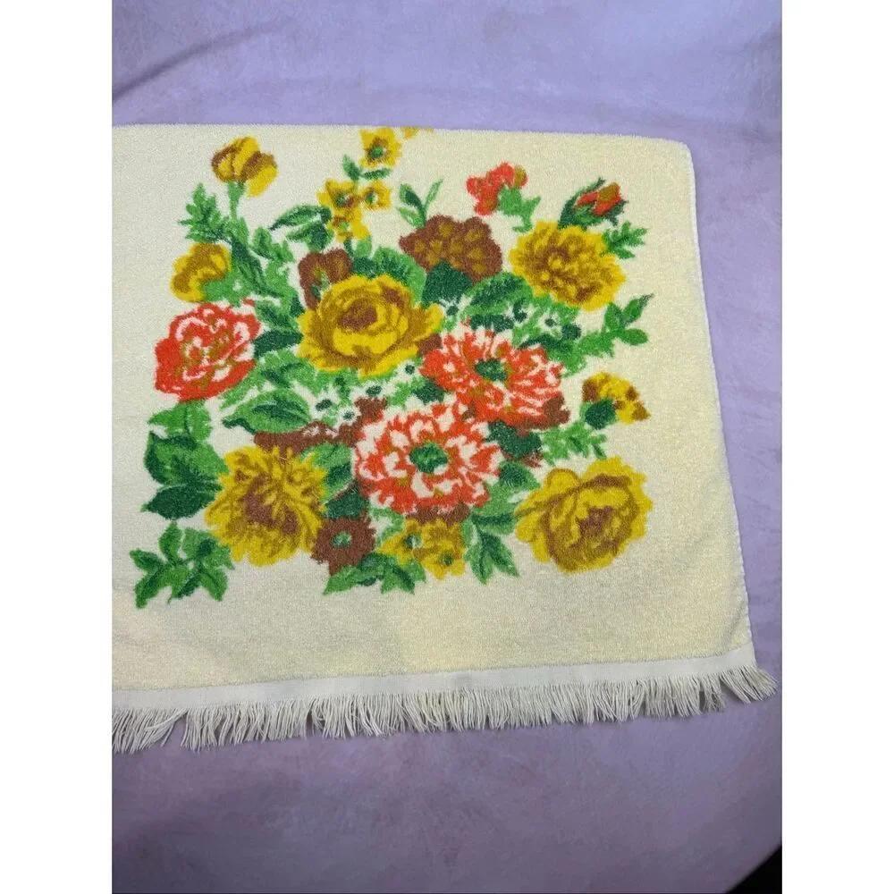 Vintage Flower Power Bath Towel 1970s Yellow 21x40”