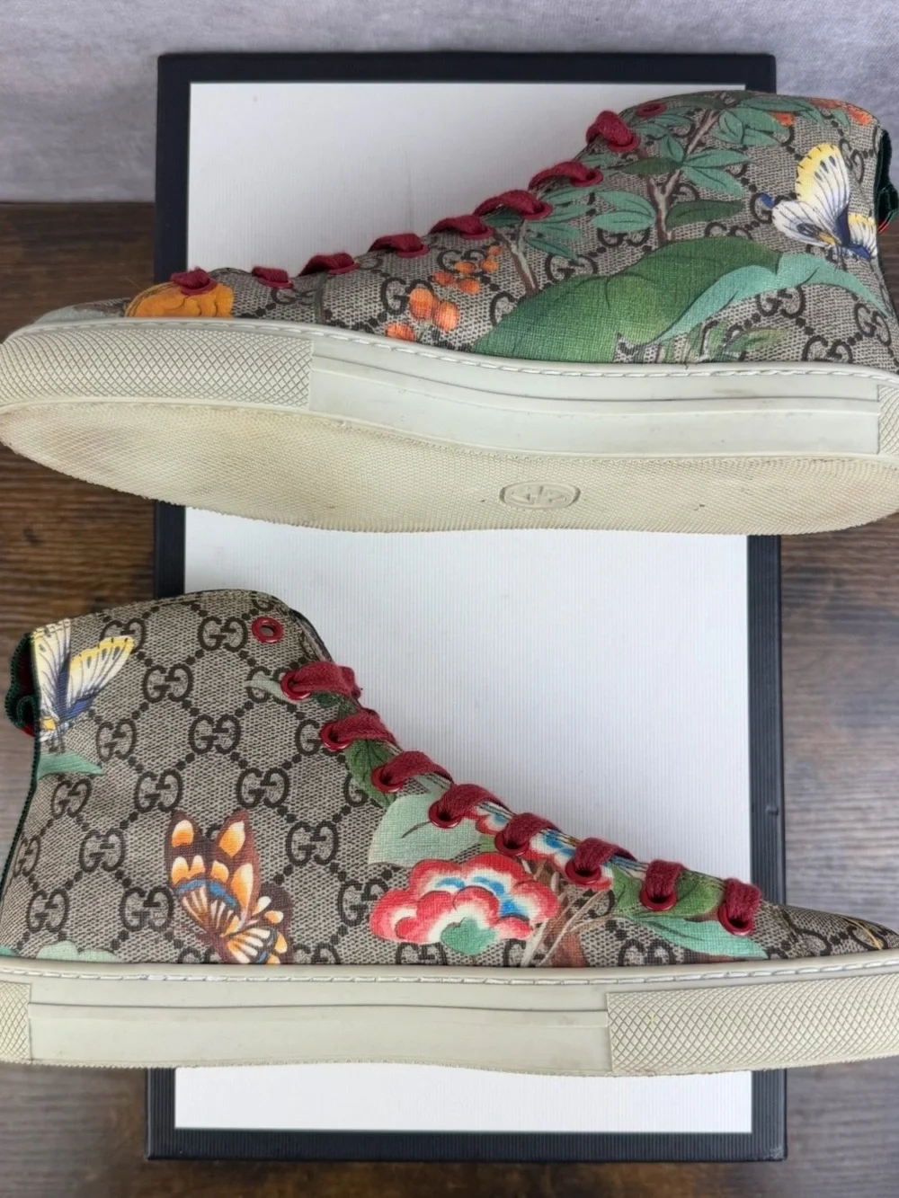 Gucci gg supreme